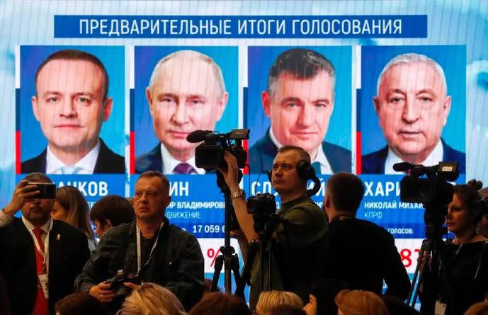 Presidente ucraniano critica elecciones en Rusia y llama a Putin "dictador"