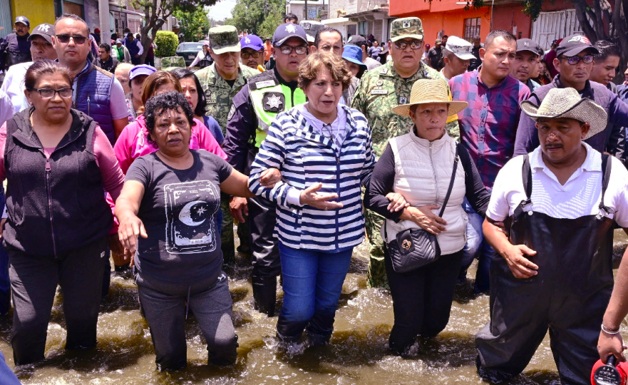 Delfina Gómez aplaudida y criticada en Chalco