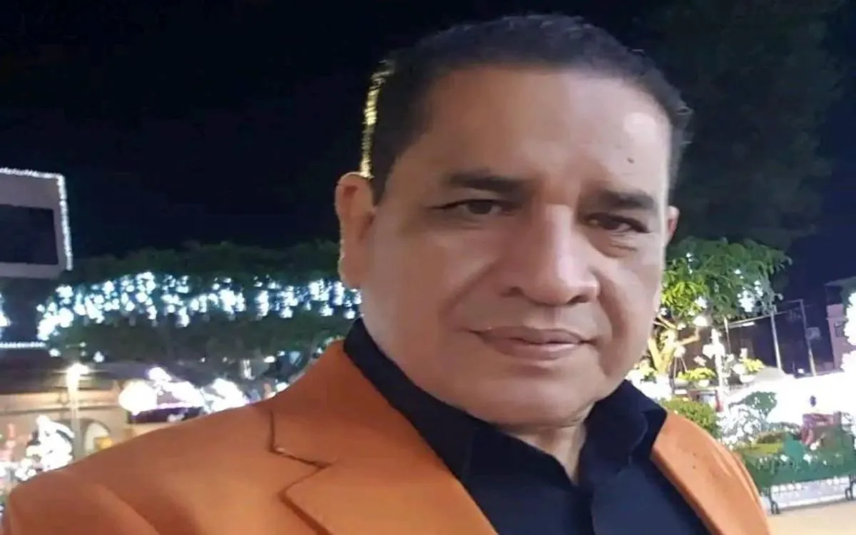 Periodista es atacado en su casa