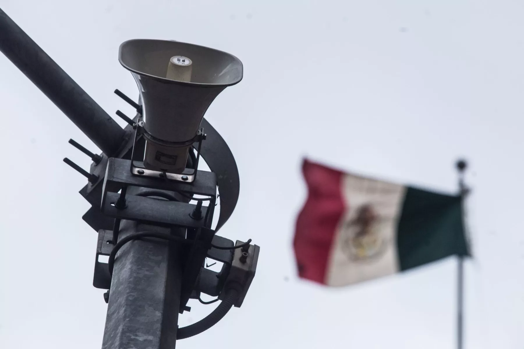 Reporta fallas en altavoces de alerta sísmica en CDMX
