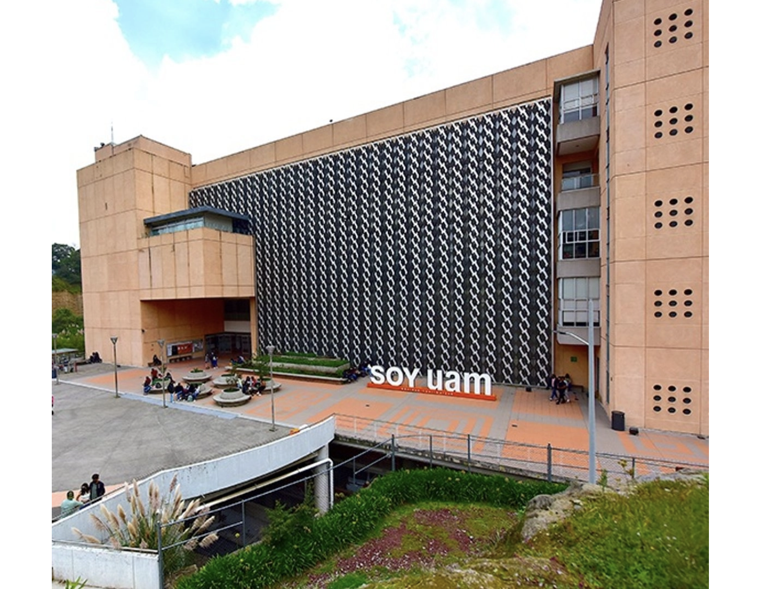 Amenaza de bomba en la UAM Cuajimalpa: falsa alarma genera desalojo